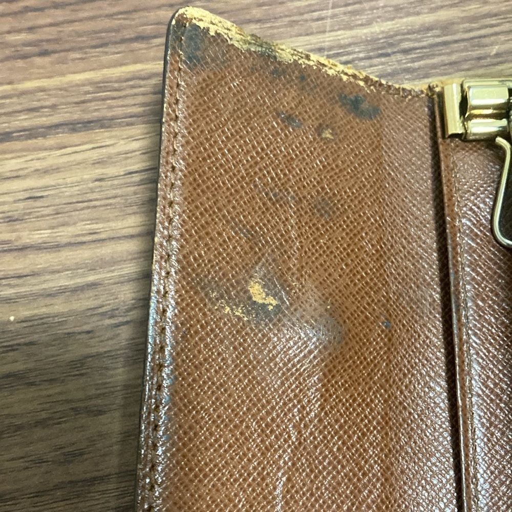 Louis Vuitton Monogram 4 Key Multicles Holder. - Picture 9 of 11